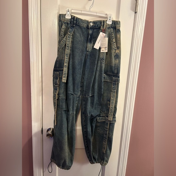 BDG Urban Outfiiters Low Rise Baggy Cargo Jeans - Picture 1 of 7
